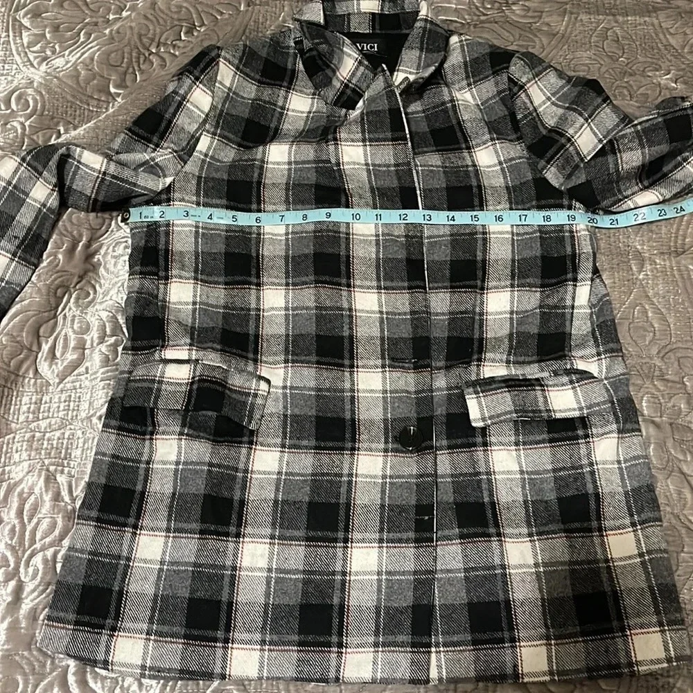 VICI COLLECTION Plaid Peacoat In Black Multi. size Medium